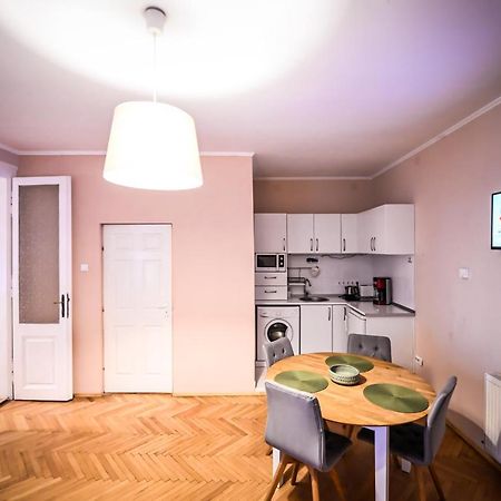 Jules' Sunny, Spacious And Central Apartment Hermannstadt Exterior foto