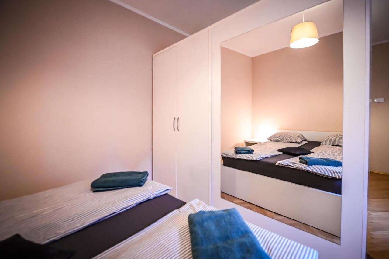 Jules' Sunny, Spacious And Central Apartment Hermannstadt Exterior foto