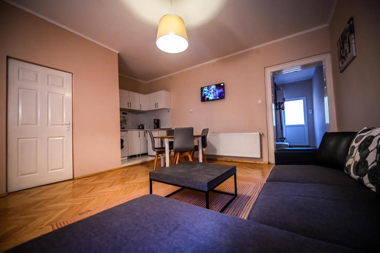 Jules' Sunny, Spacious And Central Apartment Hermannstadt Exterior foto