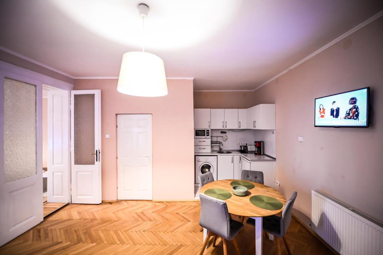 Jules' Sunny, Spacious And Central Apartment Hermannstadt Exterior foto